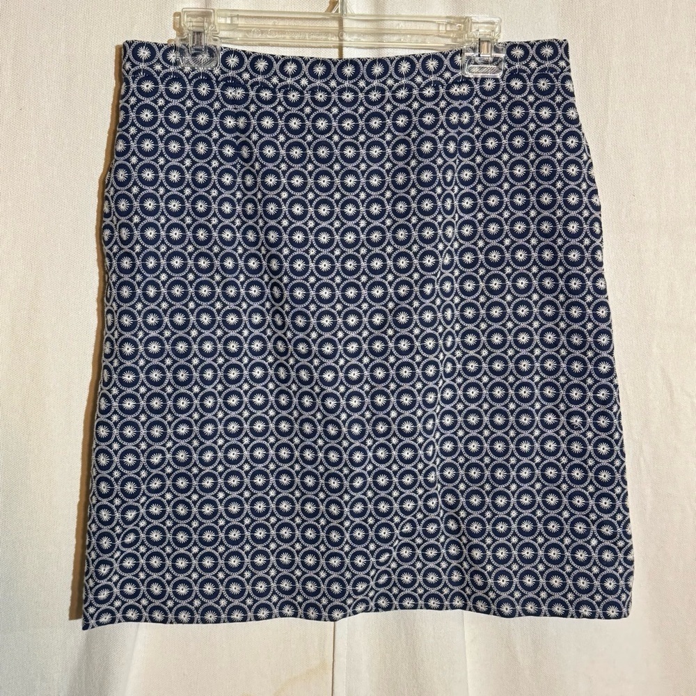 Brooks brothers // navy, white embroidered flower design mini skirt sz 10 Sk1